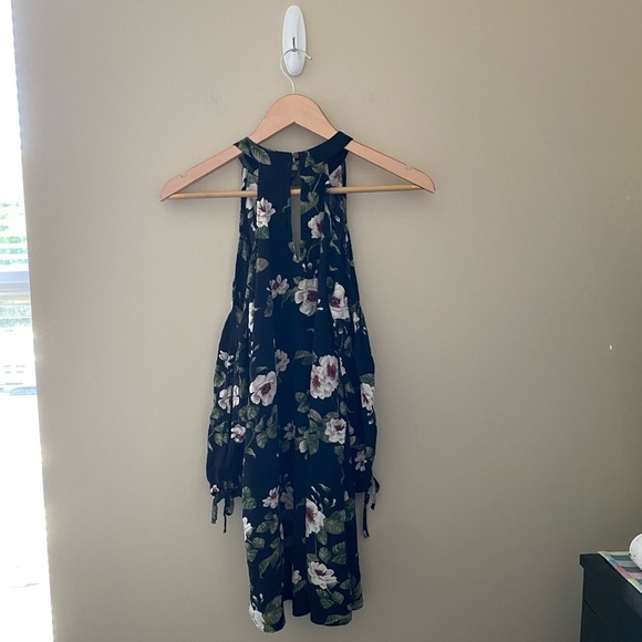 Women’s American Eagle Outfitters Black Floral Cold Shoulder Dress Size Small - Picture 3 of 6